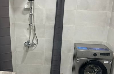 Alquiler de un apartamento totalmente nuevo de 2 habitaciones, 58 m², cerca del mar, Batumi, Georgia