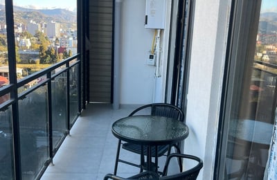 Alquiler de un apartamento totalmente nuevo de 2 habitaciones, 58 m², cerca del mar, Batumi, Georgia