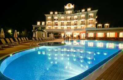 Аренда светлого 2-комнатного апартамента в районе Св. Константин и Елена, Варна, Болгария