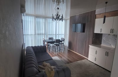 Apartamento moderno y amueblado de 2 habitaciones, 50 m², en Calligraphy Towers, Batumi, Georgia