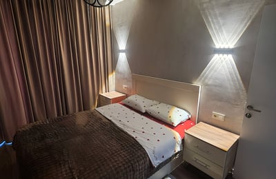 Apartamento moderno y amueblado de 2 habitaciones, 50 m², en Calligraphy Towers, Batumi, Georgia