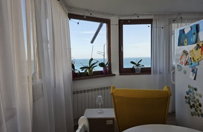 Rent of comfortable 4-room apartments, 115 m², with a sea view, Faleza Nord, Constanța, Romania