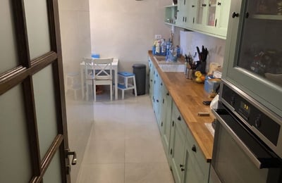 Rent of comfortable 4-room apartments, 115 m², with a sea view, Faleza Nord, Constanța, Romania