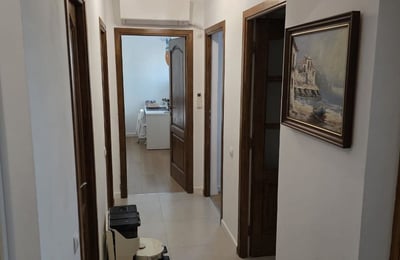 Rent of comfortable 4-room apartments, 115 m², with a sea view, Faleza Nord, Constanța, Romania