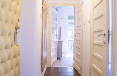 Miete einer hellen komfortablen 1-Zimmer-Wohnung, 32 m², nahe dem Stadtzentrum, Belgrad, Serbien