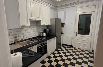 Rent of a comfortable 5-room apartment, 118 m², Old Center, Constanța, Romania