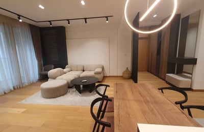 Alquiler de un apartamento espacioso de 3 habitaciones, 92 m², Nuevo Belgrado, Serbia
