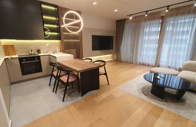 Alquiler de un apartamento espacioso de 3 habitaciones, 92 m², Nuevo Belgrado, Serbia