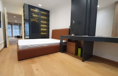 Alquiler de un apartamento espacioso de 3 habitaciones, 92 m², Nuevo Belgrado, Serbia