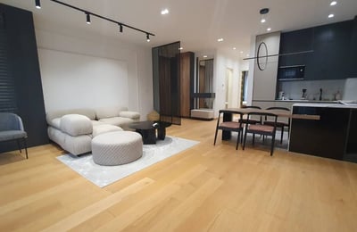 Alquiler de un apartamento espacioso de 3 habitaciones, 92 m², Nuevo Belgrado, Serbia