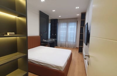 Alquiler de un apartamento espacioso de 3 habitaciones, 92 m², Nuevo Belgrado, Serbia