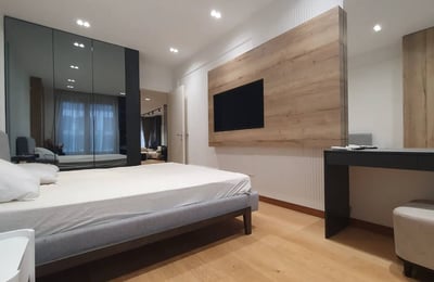 Alquiler de un apartamento espacioso de 3 habitaciones, 92 m², Nuevo Belgrado, Serbia