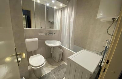 Alquiler de un apartamento amueblado y luminoso de 3 habitaciones, 65 m², Voždovac, Belgrado, Serbia