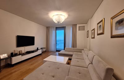 Alquiler de un apartamento amueblado de 3 habitaciones, 98 m², BW Residence, Belgrado, Serbia