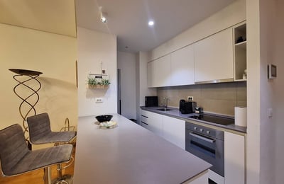 Alquiler de un apartamento amueblado de 3 habitaciones, 98 m², BW Residence, Belgrado, Serbia