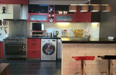 Alquiler de un apartamento luminoso y amueblado de 3 habitaciones, Burgas, barrio Vazrazhdane, Bulgaria