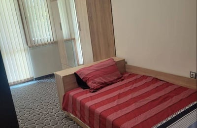 Alquiler de un apartamento luminoso y amueblado de 3 habitaciones, Burgas, barrio Vazrazhdane, Bulgaria