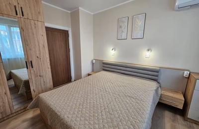 Alquiler de un apartamento luminoso y amueblado de 3 habitaciones, Burgas, barrio Lazur, Bulgaria