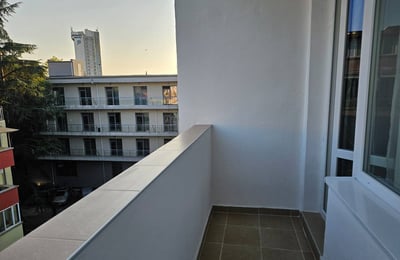 Alquiler de un apartamento luminoso y amueblado de 3 habitaciones, Burgas, barrio Lazur, Bulgaria