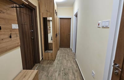 Alquiler de un apartamento luminoso y amueblado de 3 habitaciones, Burgas, barrio Lazur, Bulgaria