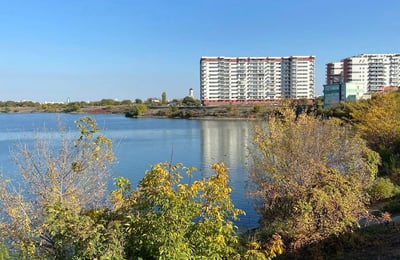 Аренда свежей, комфортной 2-комнатной квартиры напротив озера, Бухарест, 6-й сектор, Румыния