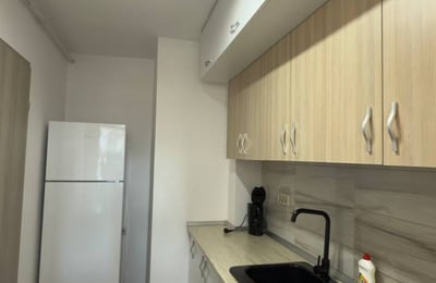 Alquiler de un moderno apartamento de 1 habitación, completamente amueblado, con cocina independiente y balcón, Bucarest, Sector 6, Rumanía