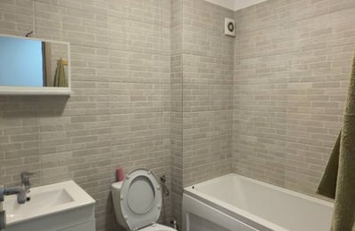 Alquiler de un moderno apartamento de 1 habitación, completamente amueblado, con cocina independiente y balcón, Bucarest, Sector 6, Rumanía