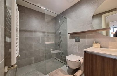 Miete einer hellen 3-Zimmer-Wohnung, 77 m², Premium-Wohnanlage BW Eterna, Belgrad, Serbien