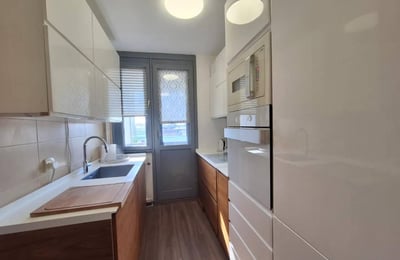 Alquiler de un acogedor apartamento de 2 habitaciones, 58 m², Zemun, Belgrado, Serbia