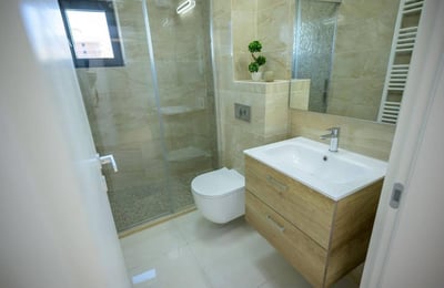 Rent of spacious, furnished 3-room apartments, 75 m², Mamaia, Constanța, Romania