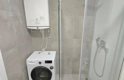 Alquiler de un nuevo apartamento amueblado de 2 habitaciones, 51 m², frente al paseo marítimo, Zemun, Belgrado, Serbia