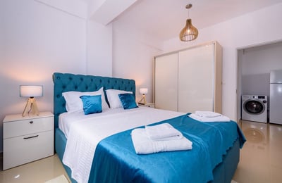 Rent of furnished 2-room apartments, 56 m², with sea view, Mamaia, Constanța, Romania