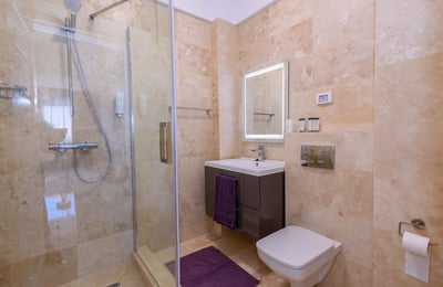 Rent of furnished 2-room apartments, 56 m², with sea view, Mamaia, Constanța, Romania