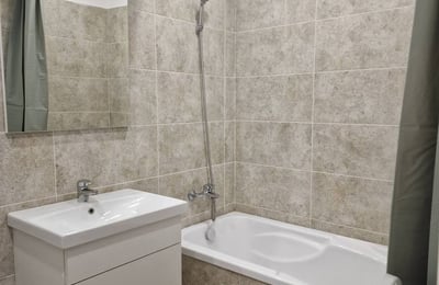 Alquiler de un apartamento confortable y amueblado de 3 habitaciones, Sector 6, Bucarest, Rumanía