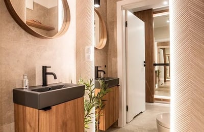 Alquiler de un apartamento elegante de tres habitaciones de 84 m² con balcón, distrito de Bronowice, Cracovia, Polonia