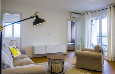 Alquiler de un apartamento luminoso de tres habitaciones de 60 m² con balcón, zona de Voždovac, Belgrado, Serbia