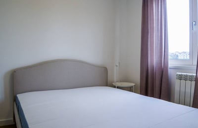 Alquiler de un apartamento luminoso de tres habitaciones de 60 m² con balcón, zona de Voždovac, Belgrado, Serbia