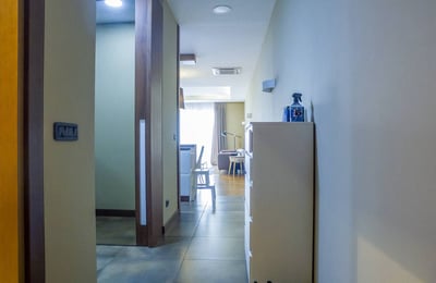 Alquiler de un apartamento acogedor de tres habitaciones de 74 m² en el centro de la ciudad, Belgrado, Serbia