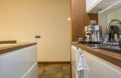 Alquiler de un apartamento acogedor de tres habitaciones de 74 m² en el centro de la ciudad, Belgrado, Serbia