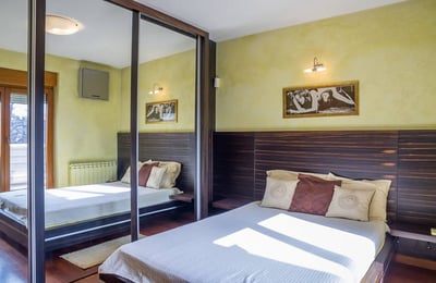 Alquiler de un apartamento espacioso de tres habitaciones de 90 m² en Vračar, Belgrado, Serbia