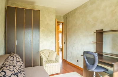 Alquiler de un apartamento espacioso de tres habitaciones de 90 m² en Vračar, Belgrado, Serbia