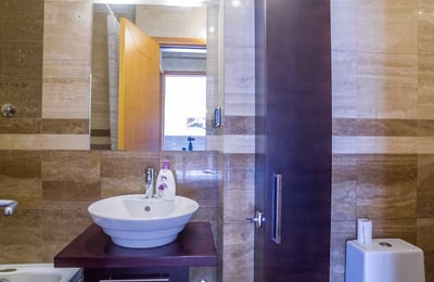 Alquiler de un apartamento espacioso de tres habitaciones de 90 m² en Vračar, Belgrado, Serbia