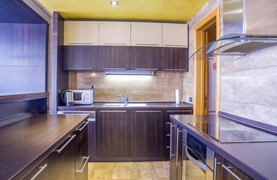 Alquiler de un apartamento espacioso de tres habitaciones de 90 m² en Vračar, Belgrado, Serbia