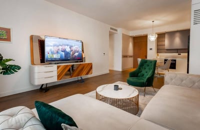 Alquiler de un apartamento espacioso de tres habitaciones de 120 m² en el complejo residencial premium BW Terraces, Belgrado, Serbia