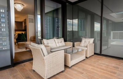 Alquiler de un apartamento espacioso de tres habitaciones de 120 m² en el complejo residencial premium BW Terraces, Belgrado, Serbia