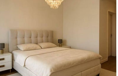 Alquiler de un apartamento espacioso de tres habitaciones de 120 m² en el complejo residencial premium BW Terraces, Belgrado, Serbia