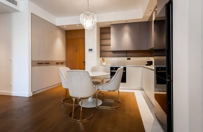 Alquiler de un apartamento espacioso de tres habitaciones de 120 m² en el complejo residencial premium BW Terraces, Belgrado, Serbia