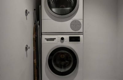 Alquiler de un apartamento espacioso de tres habitaciones de 120 m² en el complejo residencial premium BW Terraces, Belgrado, Serbia