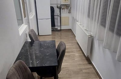 Alquiler de un apartamento amueblado de tres habitaciones con aire acondicionado, Sector 6, Bucarest, Rumanía