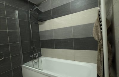 Alquiler de un apartamento espacioso y amueblado de dos habitaciones de 60 m², Bucarest, Rumanía